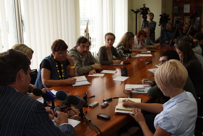 На зустрічі із головою облдержадміністрації журналісти ставлять "гарячі запитання"