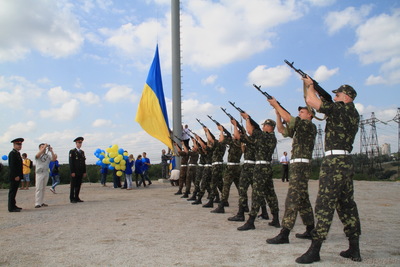 На Хортиці підняли Державний Прапор