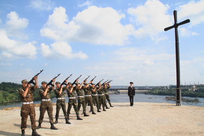 На Хортиці підняли Державний Прапор