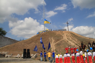 На Хортиці підняли Державний Прапор