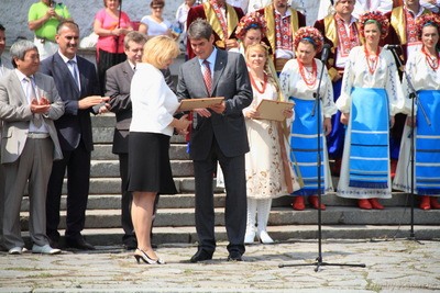 На Хортиці підняли Державний Прапор