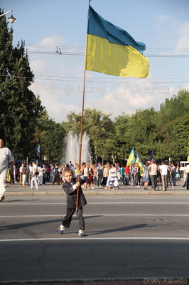 Урочисті заходи з нагоди відзначення 20-ї річниці Незалежності України у Запоріжжі розпочалися театралізованою ходою