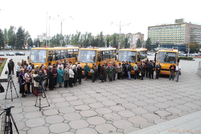 З початку навчального року сільські школи отримали 12 автобусів