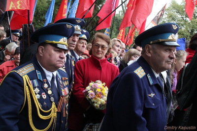 Запоріжці зібралися вшанувати пам’ять загиблих під час визволення Запоріжжя від німецько-фашистських загарбників біля меморіалу «Скорботна мати»