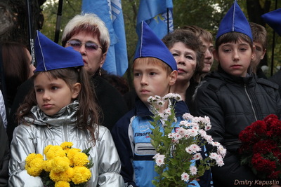 Запоріжці зібралися вшанувати пам’ять загиблих під час визволення Запоріжжя від німецько-фашистських загарбників біля меморіалу «Скорботна мати»