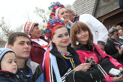 Учасники ІІ Всеукраїнського козацького фестивалю «Покрова на Хортиці»