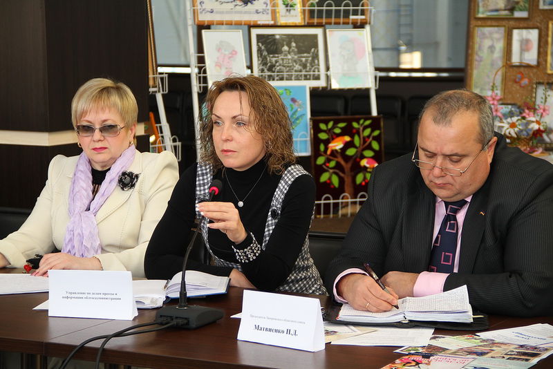 Учасники круглого столу з проблемних питань дітей з обмеженими можливостями у Запорізькій області