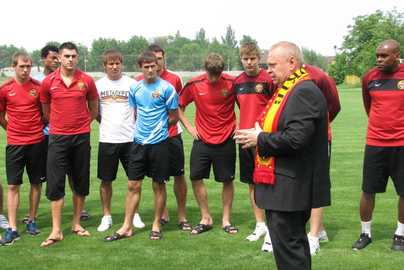 Голова обласної державної адміністрації Олександр Пеклушенко зустрівся з гравцями та керівництвом футбольного клубу «Металург»