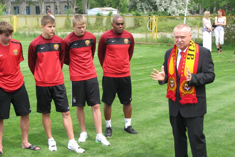 Голова обласної державної адміністрації Олександр Пеклушенко зустрівся з гравцями та керівництвом футбольного клубу «Металург»