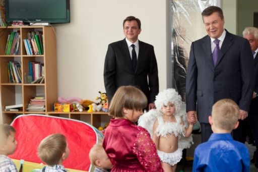 Віктор Янукович доручив створити Центри соціальної підтримки дітей і сімей по всій Україні