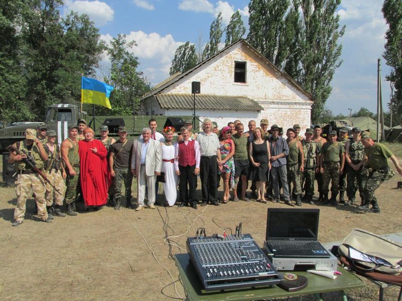 Запорізькі артисти підтримали військовослужбовців польовим концертом