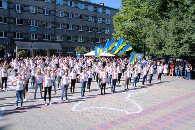 Студенти Запорізького національного університету відзначили Міжнародний День миру  патріотичним  флешмобом