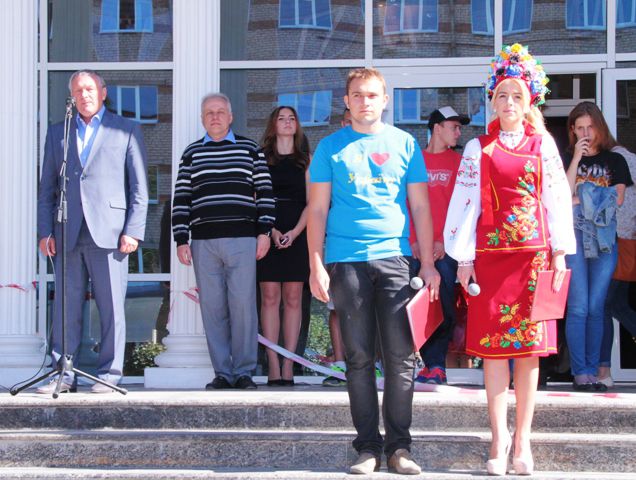 Студенти Запорізького національного університету відзначили Міжнародний День миру  патріотичним  флешмобом