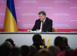 Президент підписав Закон про відмову від позаблокового статусу України