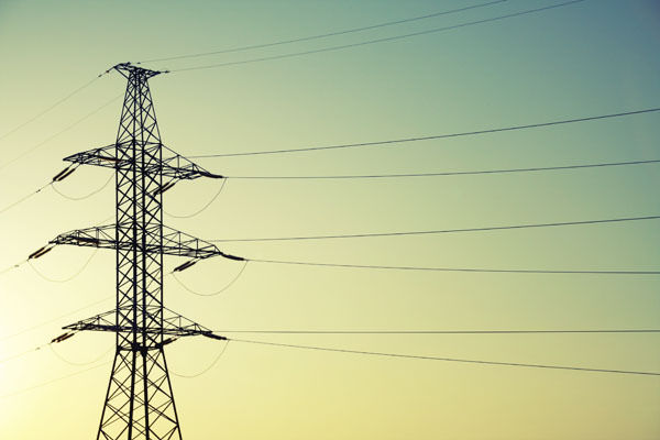 Енергетики оперативно відновлюють електропостачання в населених пунктах області