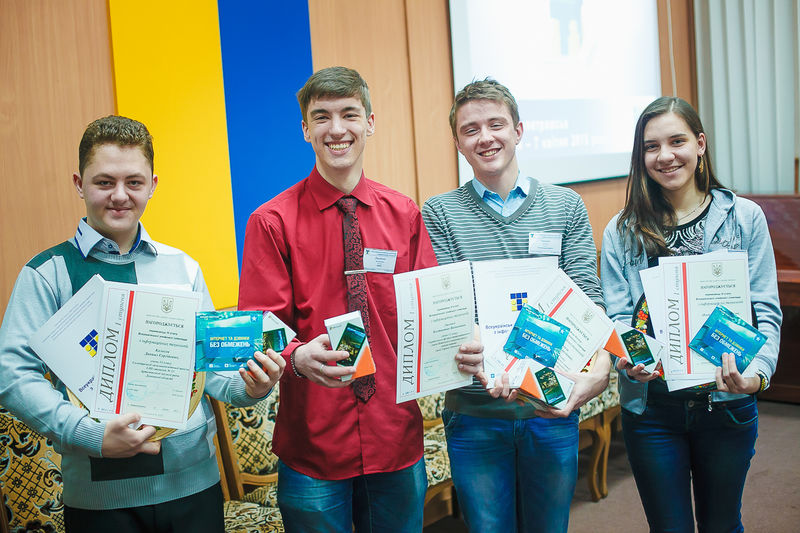 Запорізька десятикласниця посіла перше місце на                             IV Всеукраїнській олімпіаді з інформаційних технологій