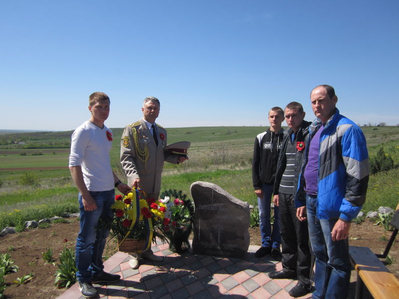 В Токмацькому районі вшанували загиблих солдат Другої світової війни та новітніх героїв