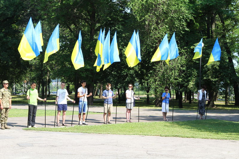 З нагоди Дня Конституції запоріжці вшанували героїв, полеглих у боротьбі за незалежність України