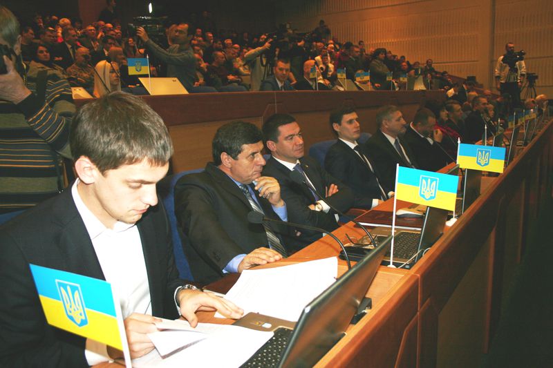 Перша сесія новообраної обласної ради відкрилася, але продовжить роботу 10 грудня