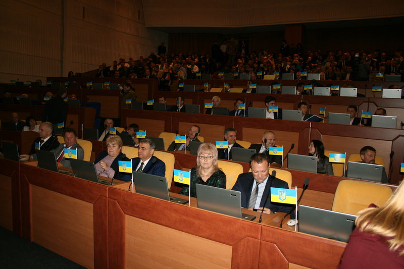 Перша сесія новообраної обласної ради відкрилася, але продовжить роботу 10 грудня