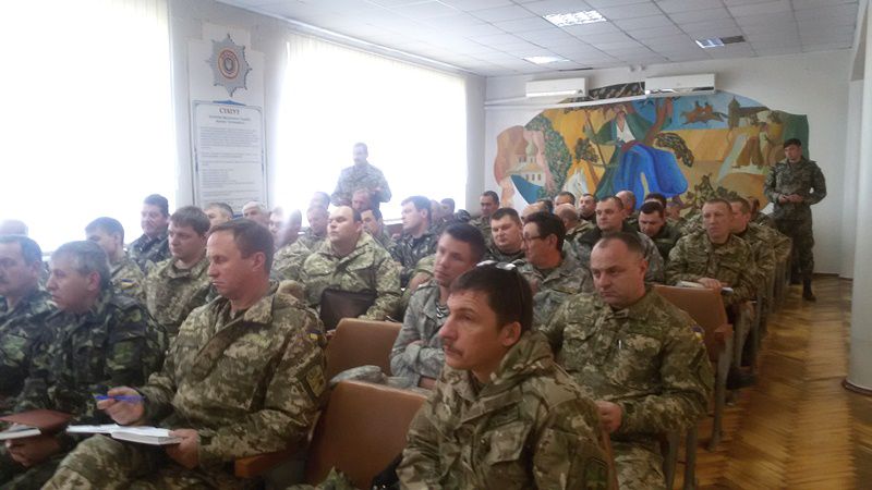 Понад 350 мешканців області проходять військову службу за контрактом