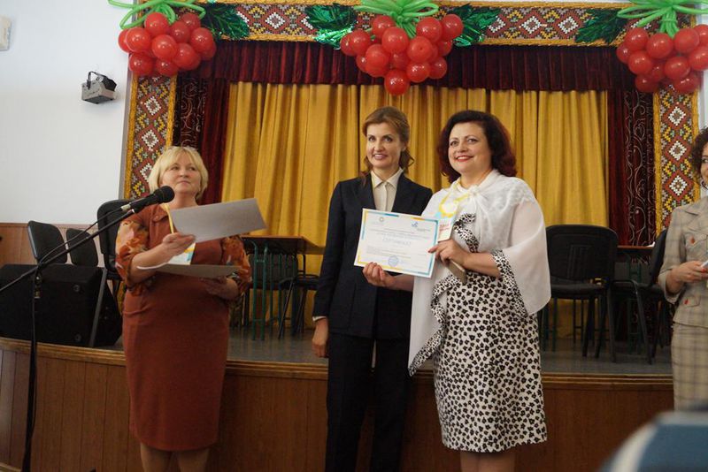 Запорізькі освітяни отримали від Марини Порошенко сертифікати для впровадження інклюзивної освіти в школах 
