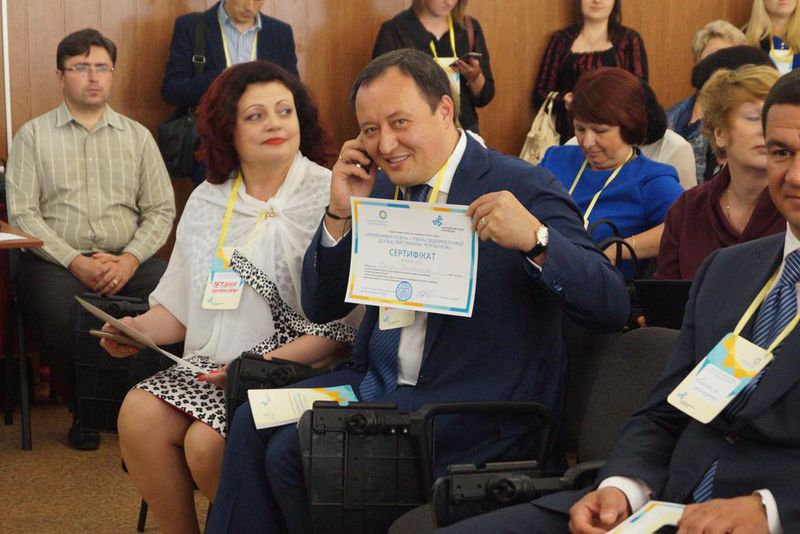 Запорізькі освітяни отримали від Марини Порошенко сертифікати для впровадження інклюзивної освіти в школах 