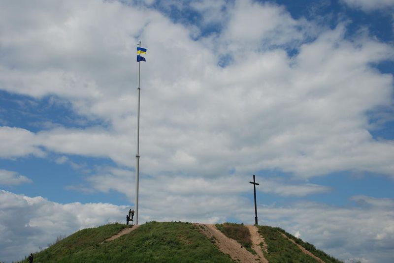 Прапори України та Євросоюзу підняли над островом Хортиця
