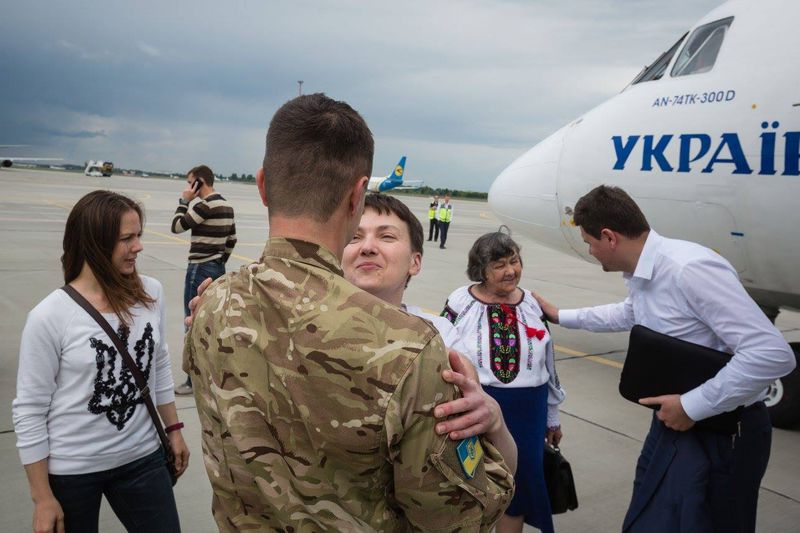 Запоріжці вітають Надію Савченко з поверненням на Батьківщину