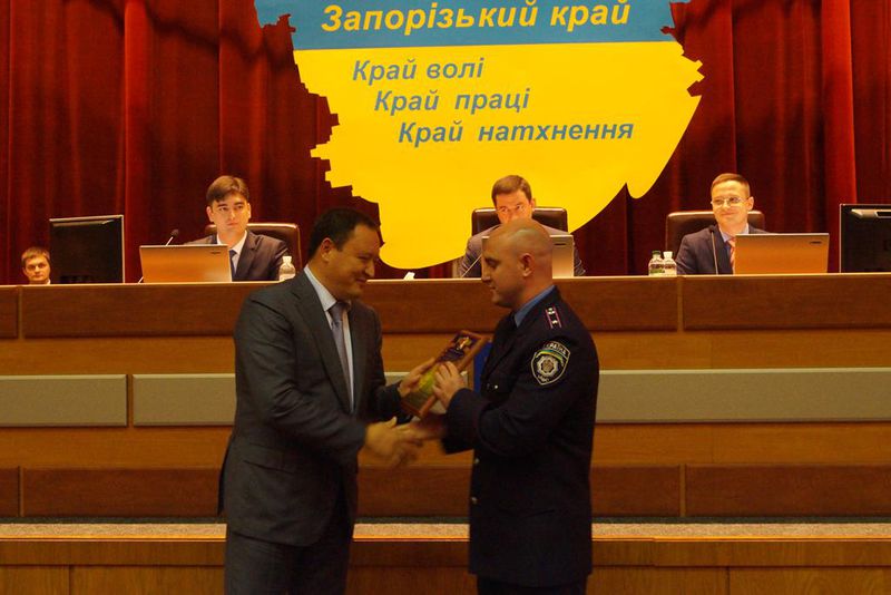 Правоохоронці, які затримали «ювелірну банду», отримали нагороди від керівника регіону