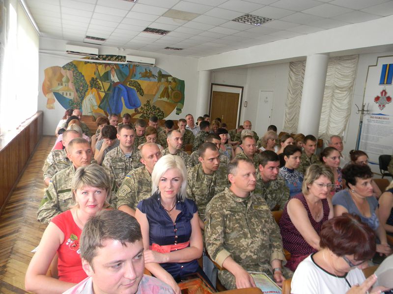 Військовим та волонтерам вручили нагороди до Дня Конституції України