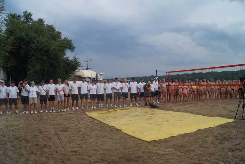 Керівництво регіону відкрило Кубок України з пляжного волейболу