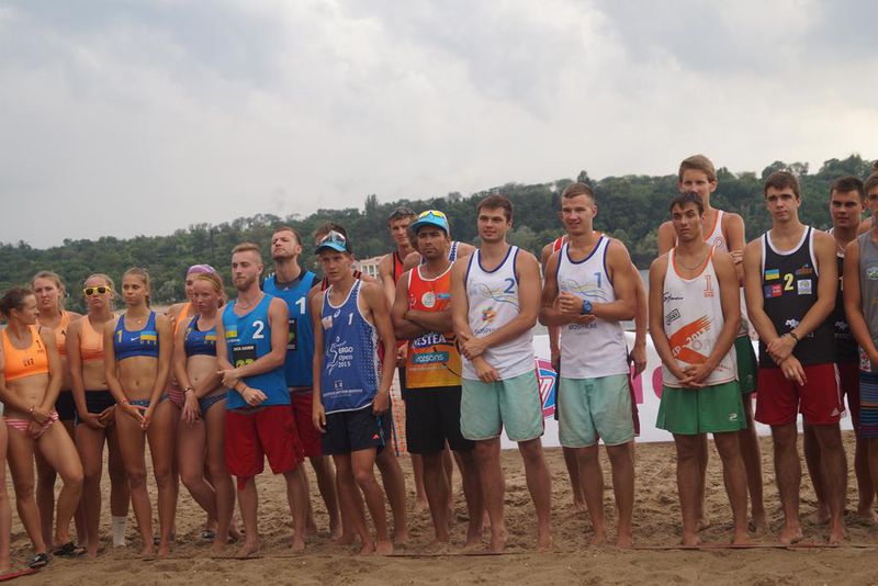 Керівництво регіону відкрило Кубок України з пляжного волейболу