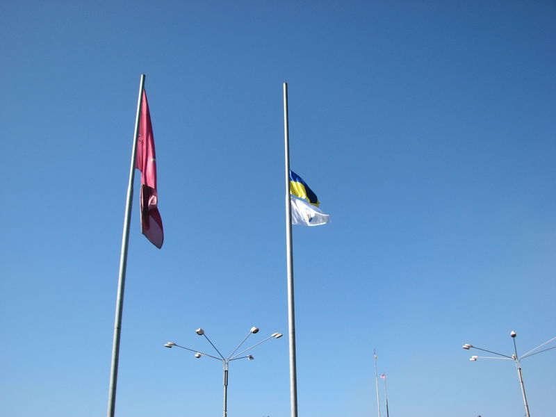 Відкриття Олімпіади запоріжці відзначили підняттям державного та олімпійського прапорів