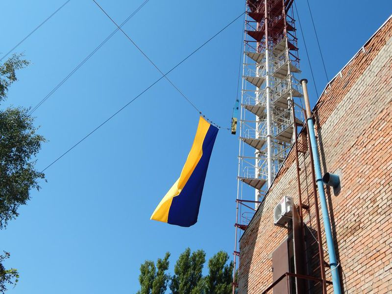 В області замайорів найвищий державний прапор України 