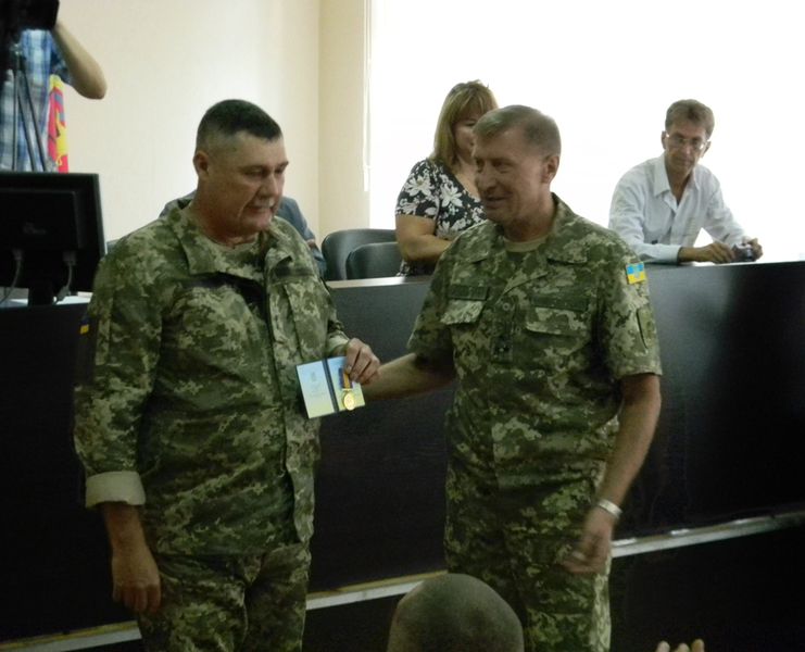 Учасники бойових дій отримали почесні нагороди