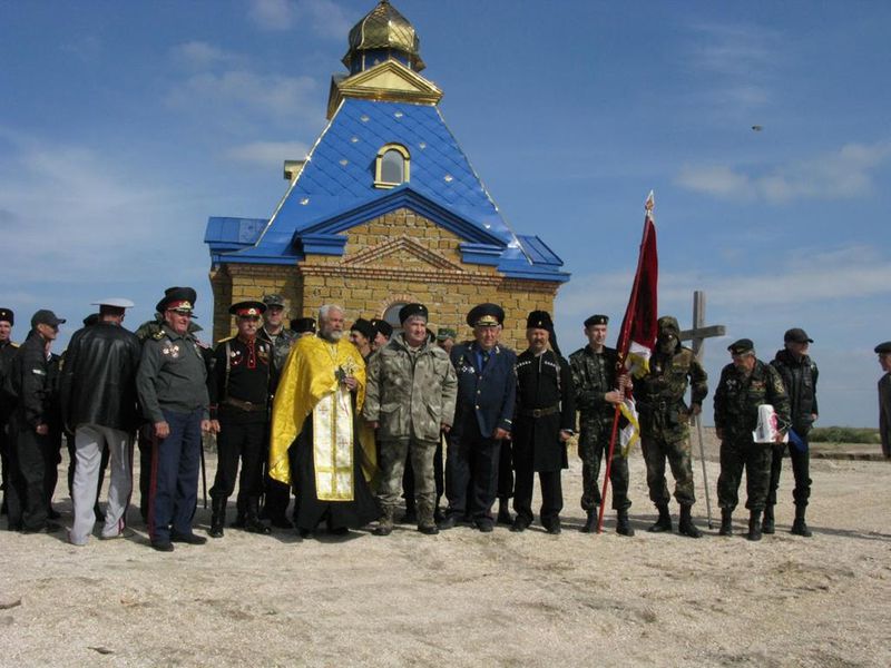 Запорізькі козаки вшанували героїв-десантників на Чонгарі