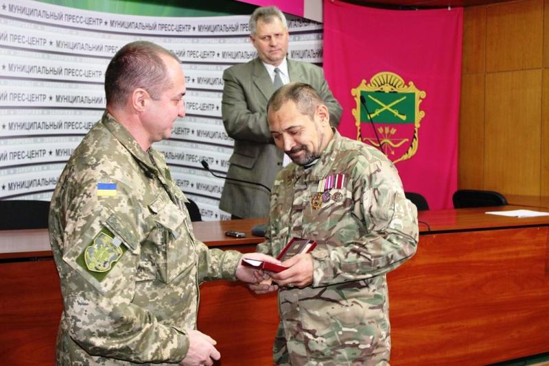 Військові комісари вручили державні нагороди учасникам АТО
