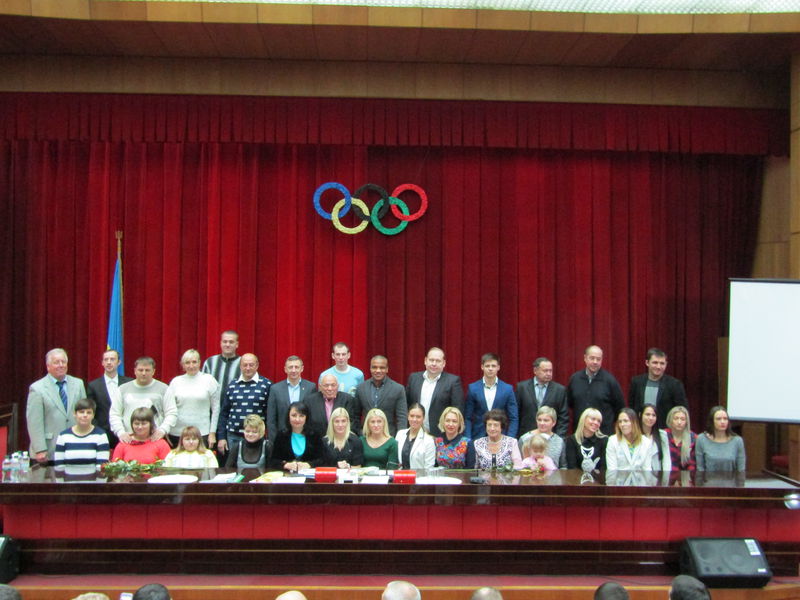 Олімпійці, паралімпійці та їх тренери отримали грошові премії, ордени та відзнаки
