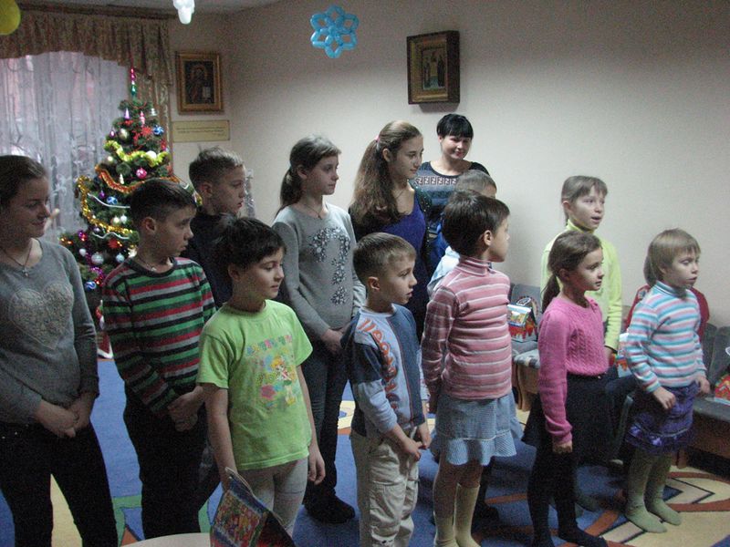 Вихованці православного будинку-інтернату отримали солодкі подарунки
