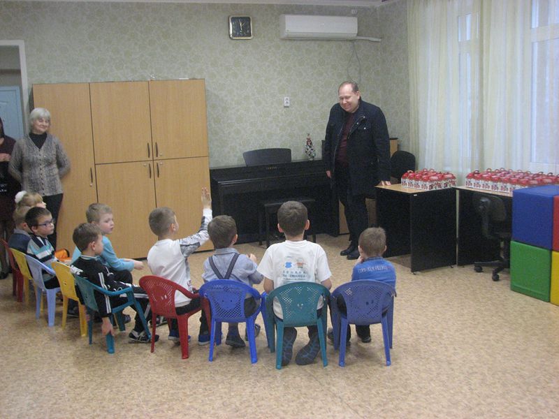 Особливі діти отримали подарунки від обласної влади