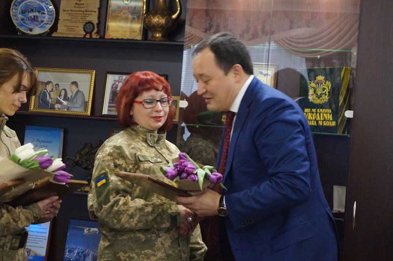Напередодні 8 Березня Костянтин Бриль нагородив відзнаками жінок-військовослужбовців