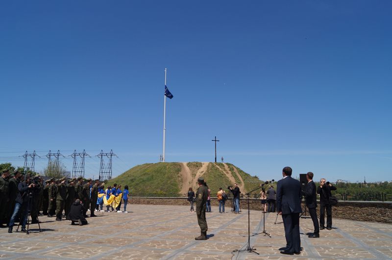 Прапор Євросоюзу замайорів на найвищому флагштоці України