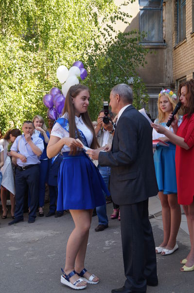 Костянтин Бриль привітав із завершенням навчального року новомиколаївських школярів