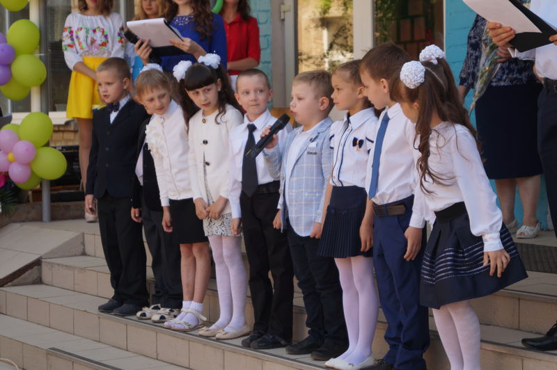 Костянтин Бриль привітав із завершенням навчального року новомиколаївських школярів