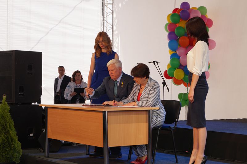 Прем'єр-міністр дав старт новому перевантажувальному терміналу в Запорізькому районі