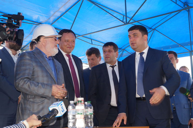 Прем'єр міністр України перевірив будівництво мостових переходів