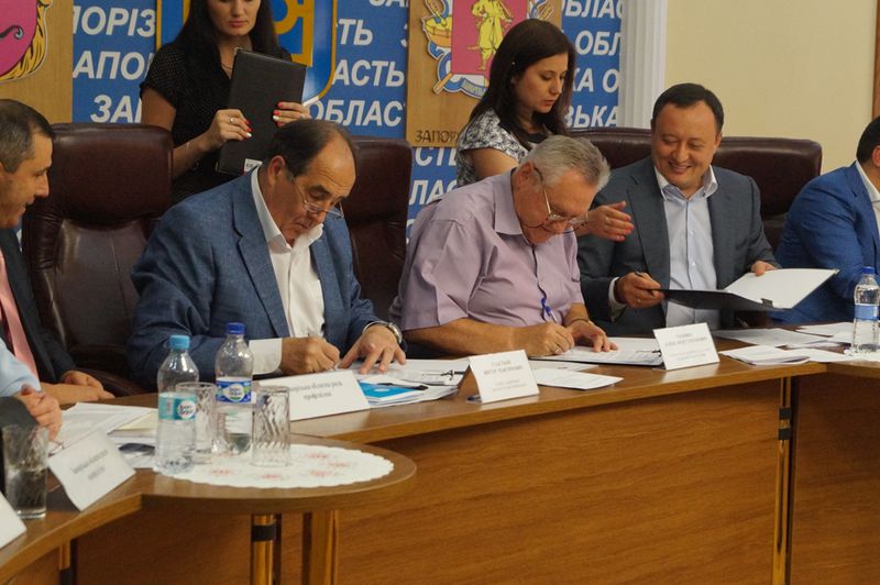 Влада, профспілки та роботодавці підписали одинадцяту Територіальну угоду
