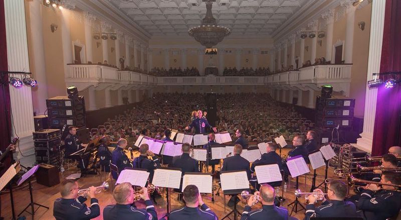Військові музиканти з Америки виконали в Запоріжжі гімн України
