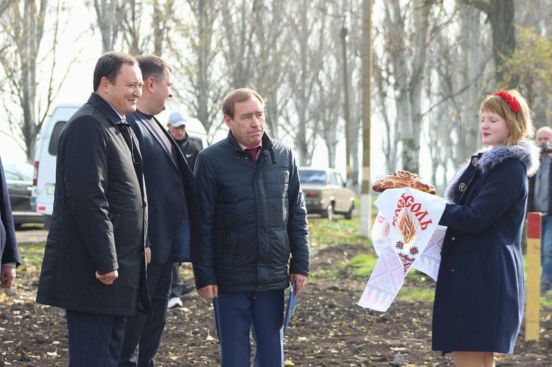 Жителі Менчикур та Чкалове на Веселівщині отримали довгоочікуване газопостачання